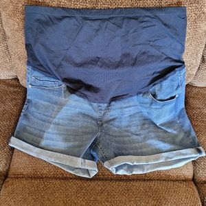 Woman's maternity shorts size XL
